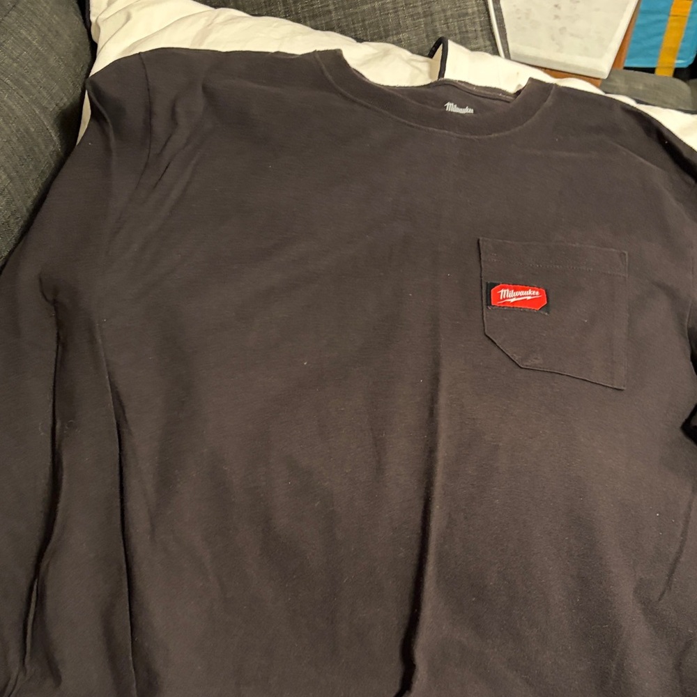 Milwaukee Men's Long Sleeve Pocket Tee in Black